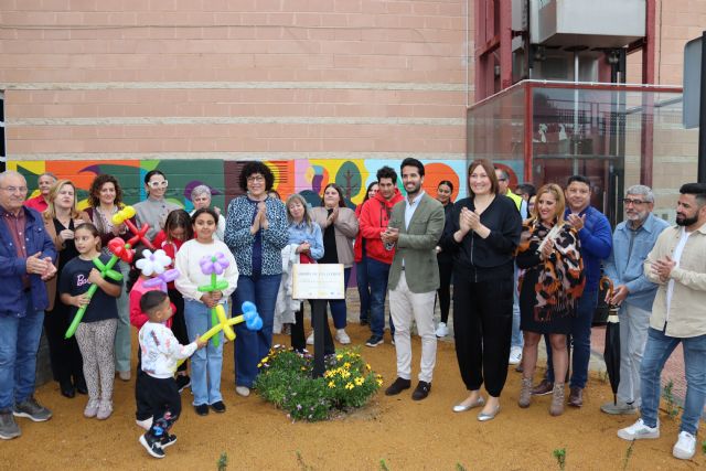 Puerto Lumbreras estrena el 'Jardín de las Letras', un nuevo espacio verde junto a la Biblioteca Municipal