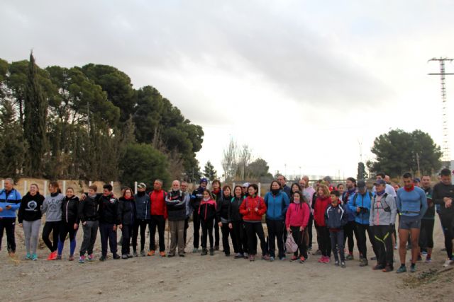 Más de medio centenar de personas participan en la subida a la sima del Cabezo de la Jara