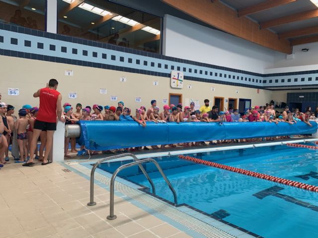 Un centenar de niños participan en el Campeonato Infantil de Natación en Puerto Lumbreras