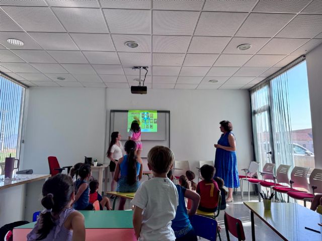 La alcaldesa de Puerto Lumbreras visita a los 120 ni&ntilde;os y ni&ntilde;as que disfrutan de las Escuelas de Conciliación de Verano municipales