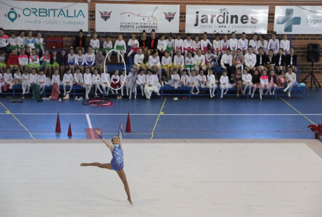 Exhibición de gimnasia rítmica en el Centro Deportivo de Puerto Lumbreras - 2016