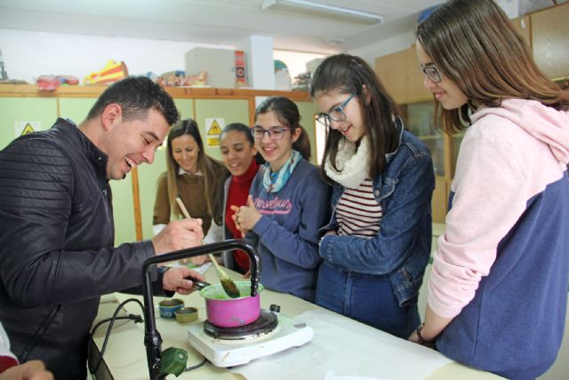 Cerca de 700 alumnos del IES Rambla de Nogalte celebran Santo Tomás de Aquino con una veintena de actividades