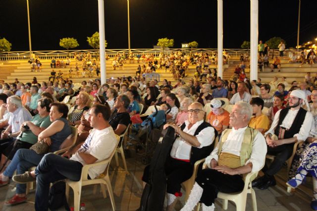 El XXX Festival Internacional de Foklore mostró los bailes y cantes tradicionales de la Región de Murcia, La Palma, México y Estados Unidos