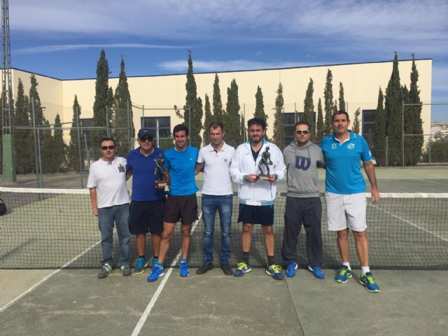 Germán Reinaldosrenueva su título de campeón del Torneo de Tenis 'Fiestas de octubre'