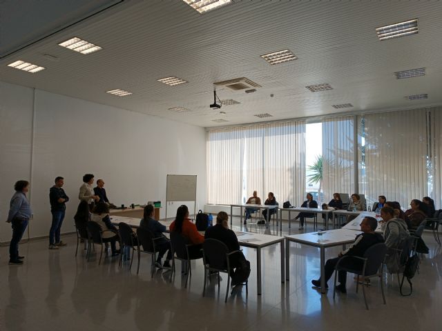 Comienza un programa mixto de empleo y formación para mayores 'Lumbreras Limpio 2023'