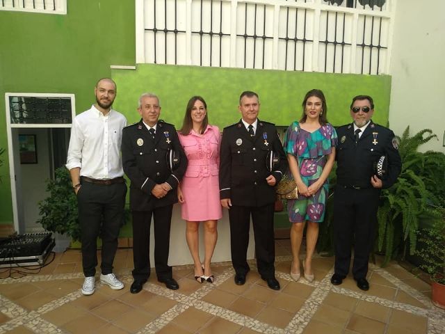 Concejales del Psoe de Puerto Lumbreras asistieron a la misa que conmemora el día de los patronos de la Policía Local y al homenaje a tres de sus agentes por su jubilación