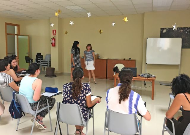 Desempleados lumbrerenses se forman para prestar atención sociosanitaria a personas dependientes en el domicilio