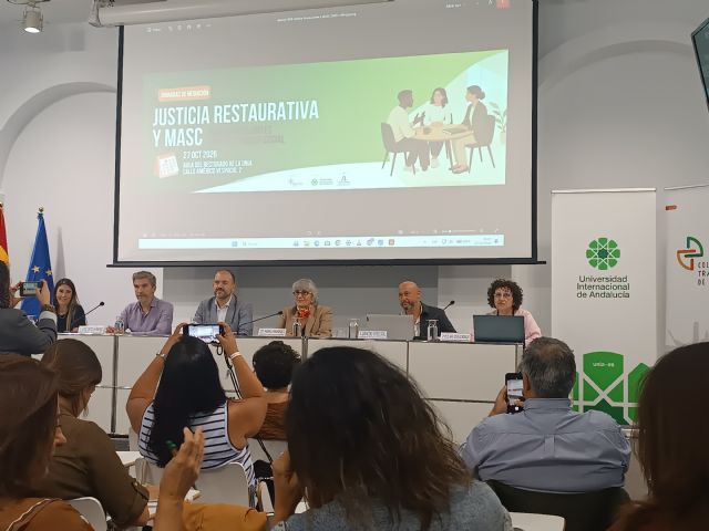 La asistencia de Servicio Sociales de Puerto Lumbreras presente en las Jornadas 'Justicia Restaurativa y MASC: nuevos horizontes para el Trabajo Social' de Sevilla