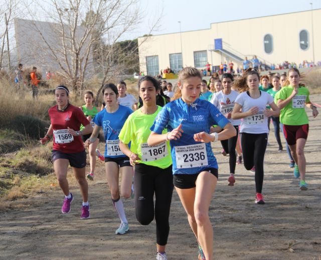 Un millar de alumnos compiten en la final regional de campo a través en edad escolar en Puerto Lumbreras