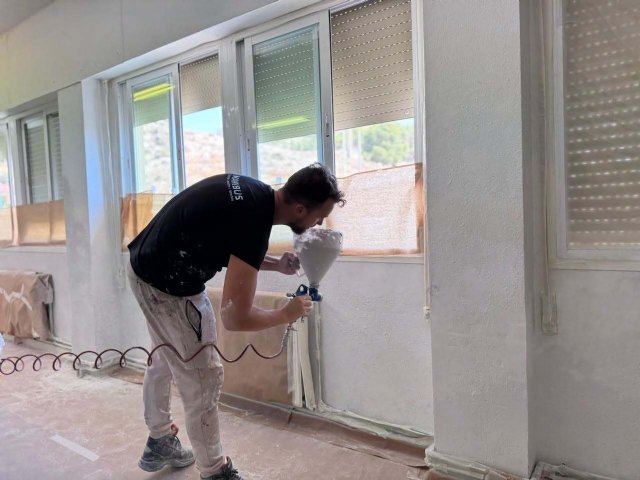 El Ayuntamiento de Puerto Lumbreras prepara el inicio del curso escolar con el refuerzo de limpieza y fumigación en todos los centros del municipio