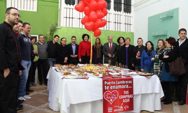 El Ayuntamiento y asociaciones empresariales impulsan la campaña para el fomento del comercio local 'Puerto Lumbreras Te Enamora'