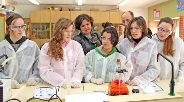 Alumnos del IES Rambla de Nogalte de Puerto Lumbreras aprenden a fabricar medicamentos
