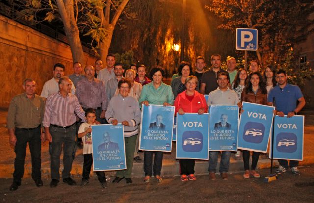 El PP de Puerto Lumbreras comienza la Campaña Electoral con la pegada de carteles