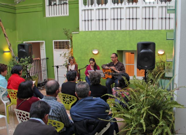 Puerto Lumbreras acogió el espectáculo cultural 'Poetas y Cuadrilleras. Vivencias musicales'