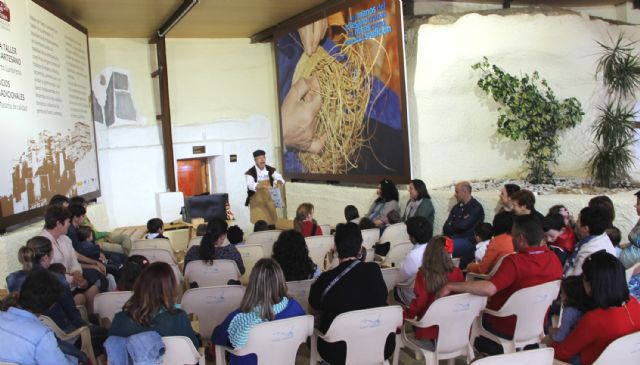 Puerto Lumbreras recibe al 'Artesano de los Cuentos' en el entorno turístico Medina Nogalte