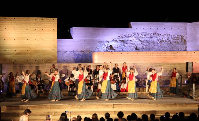 Más de 1.000 personas disfrutaron del XXVII Festival Nacional de Folklore en el Castillo de Nogalte