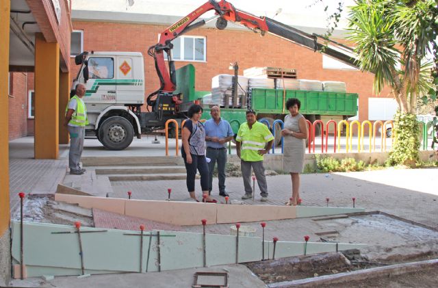 El Ayuntamiento realiza obras de acondicionamiento y mejora en los colegios del municipio durante los meses de verano