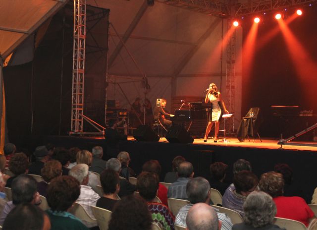 Más de 2000 personas asisten al concierto de Nuria Fergó en Puerto Lumbreras