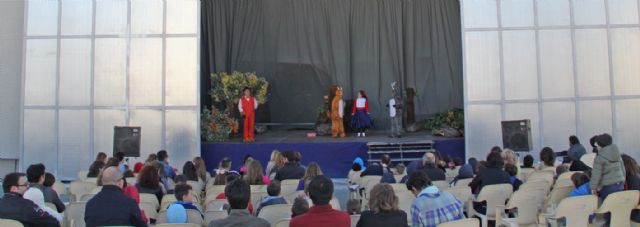 Actividades infantiles y teatro organizado para conmemorar el Día Mundial de la Infancia en el Complejo Cultural Auditorio