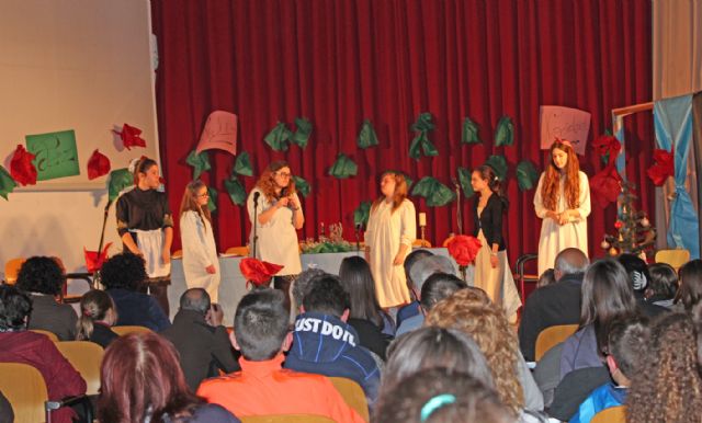 Alumnos del Instituto Rambla de Nogalte celebran su Teatro Navideño