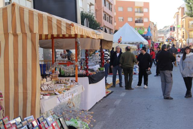 Mercado Artesanal de Navidad en Puerto Lumbreras con más de 40 puntos de venta de productos navideños y artesanales