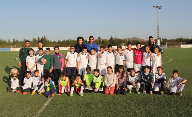 Comienza la nueva temporada de la Escuela Socio-Deportiva de Fútbol del Real Madrid en Puerto Lumbreras.