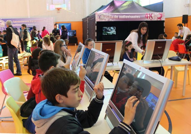 Más de 500 escolares han visitado la Feria de Nuevas Tecnologías SICARM en Puerto Lumbreras