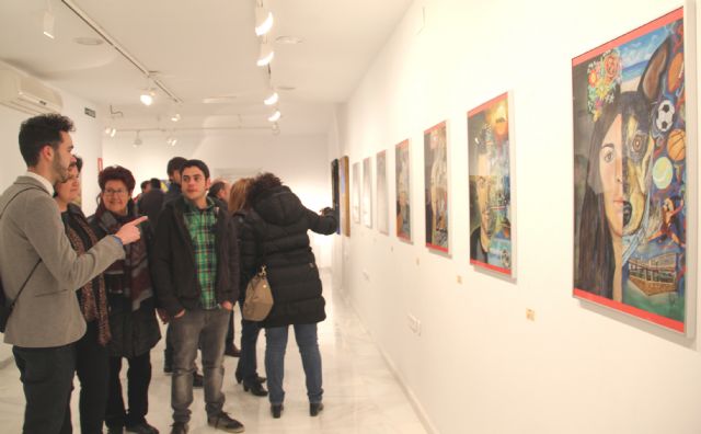 Los jóvenes artistas lumbrerenses Salva Piñero e Ismael Elvira inauguraron su exposición 'Libre albedrío' en el Centro Cultural Casa de los Duendes