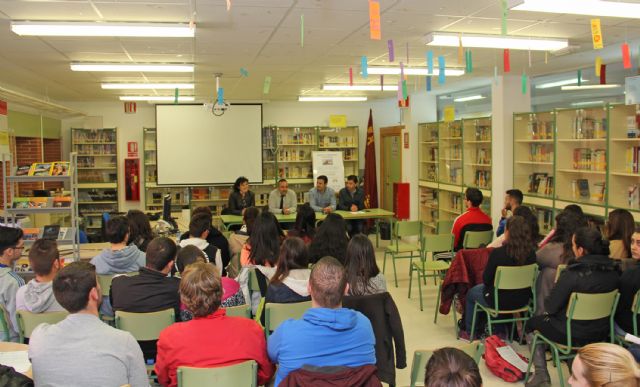 El Ayuntamiento fomenta la cultura empresarial entre los alumnos del IES Rambla de Nogalte
