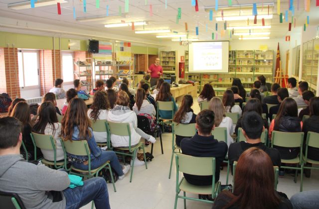 Los alumnos del IES Rambla de Nogalte reciben una charla sobre el uso responsable del agua