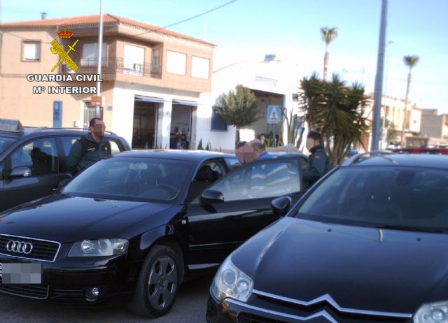La Guardia Civil detiene a dos personas por estafas en la venta de vehículos de segunda mano