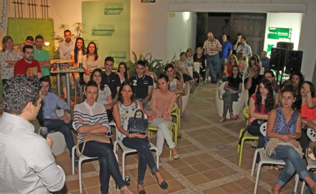 El Partido Popular de Puerto Lumbreras organiza un 'café con ideas' con más de medio centenar de jóvenes