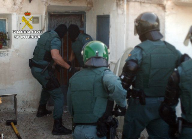 La Guardia Civil detiene a dos experimentados delincuentes buscados por robos con violencia e intimidación
