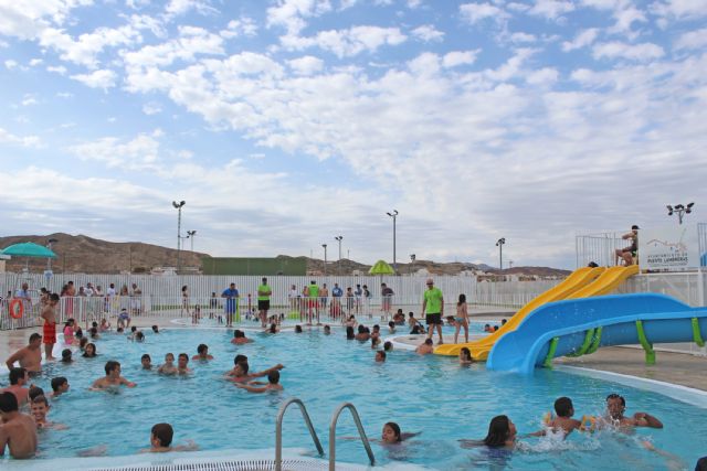 Las piscinas municipales ofrecen una nueva programación de cursos y han registrado 4.631 bañistas desde su apertura