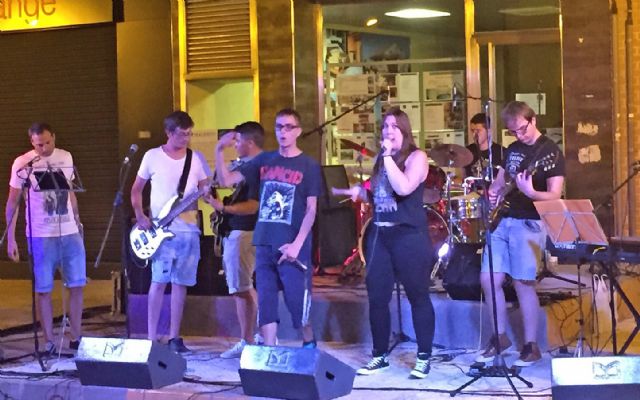 El grupo local Kilómetro Quince ofreció un concierto enmarcado en los Jueves Jóvenes del Nogalte Cultural 2015