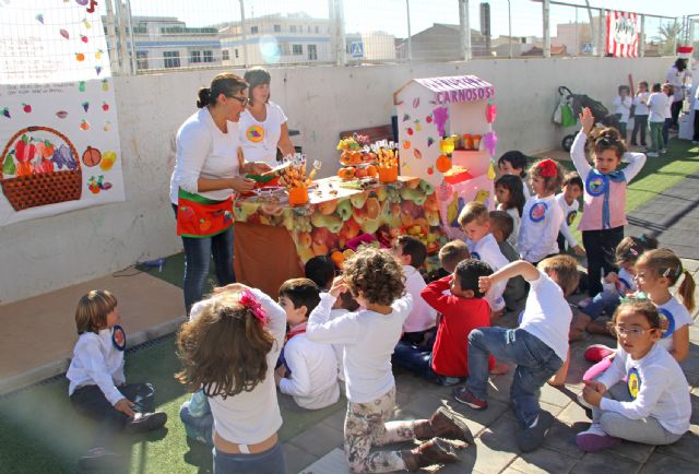 Los niños de Puerto Lumbreras celebran la llegada del otoño con la Fiesta de la Castañada