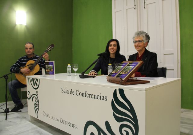 La poeta lumbrerense Carmen Martínez presenta su nuevo libro 'Getsemaní, mi pasión'