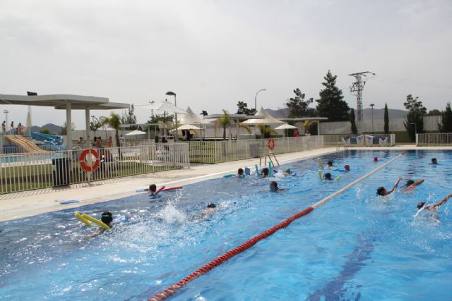 La Concejalía de Actividad Física y Deportes lanza una programación de cursos de natación para este verano