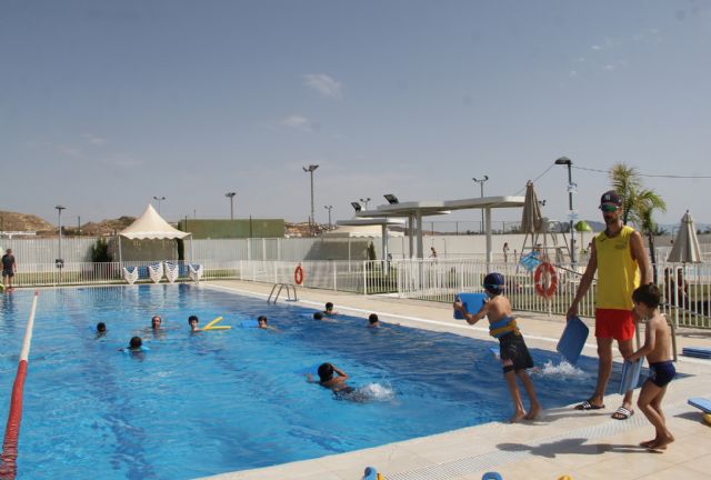 El Ayuntamiento de Puerto Lumbreras organiza cursos de natación en las piscinas de verano