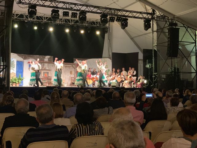Centenares de lumbrerenses asisten al Festival de Coros y Danzas