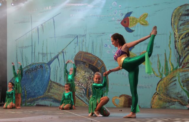 El ballet Mª Teresa Lazareno presenta el Festival 'Bajo el mar' en la Caseta Municipal