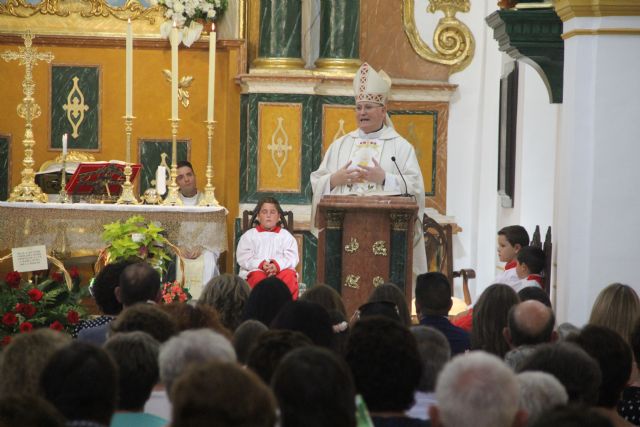 El Obispo de Cartagena oficia una multitudinaria misa solemne en honor a la Virgen del Rosario