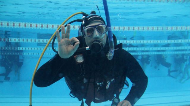 Más de una treintena de personas descubren el buceo recreativo en las piscinas municipales de Puerto Lumbreras