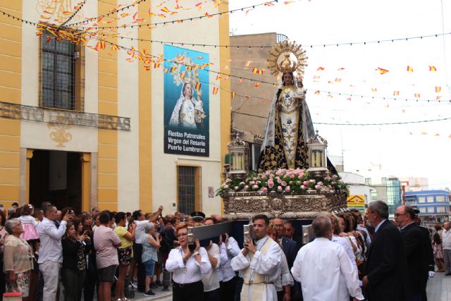 La Virgen del Rosario pasea por las calles de Puerto Lumbreras para celebrar su onomástica