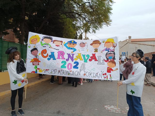 Los colegios de Puerto Lumbreras celebran el Carnaval con un desfile por las calles del municipio