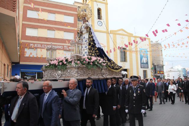 Cientos de lumbrerenses acompañan a la Virgen del Rosario en la procesión
