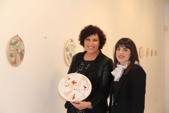 La artista lumbrerense Ana Gabarrón inaugura su exposición 'Un balanceo, un recuerdo' en la Casa de los Duendes Puerto Lumbreras