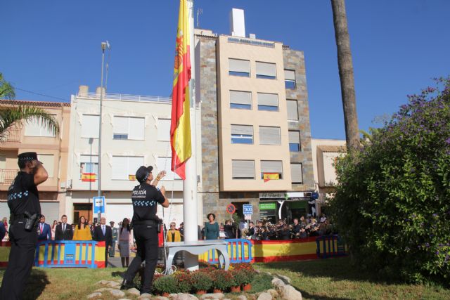 Puerto Lumbreras rinde homenaje a la bandera española
