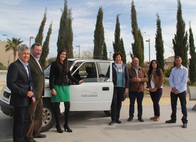 La Comunidad Autónoma cede un vehículo al Ayuntamiento de Puerto Lumbreras