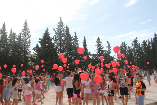 Suelta de globos en homenaje a los donantes de sangre de Puerto Lumbreras